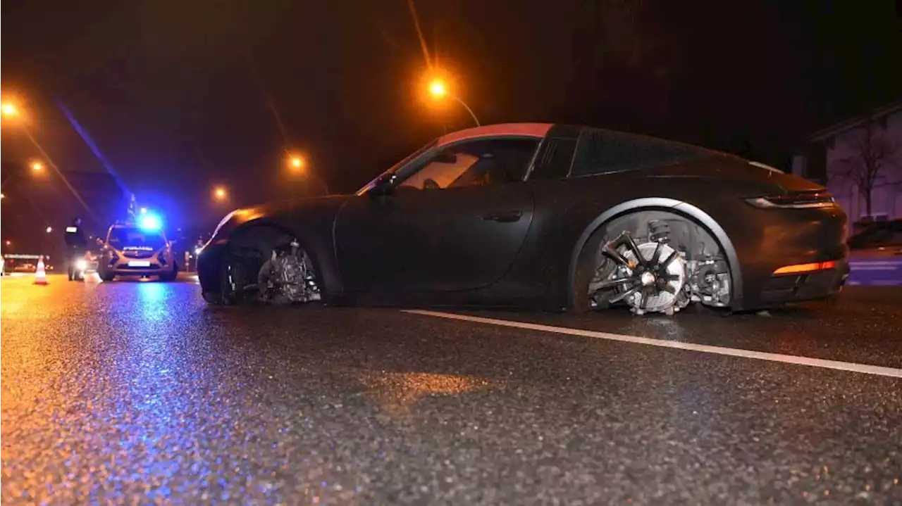 Reifen verloren, 140 Meter weit geschleudert – Porsche bei Unfall geschrottet