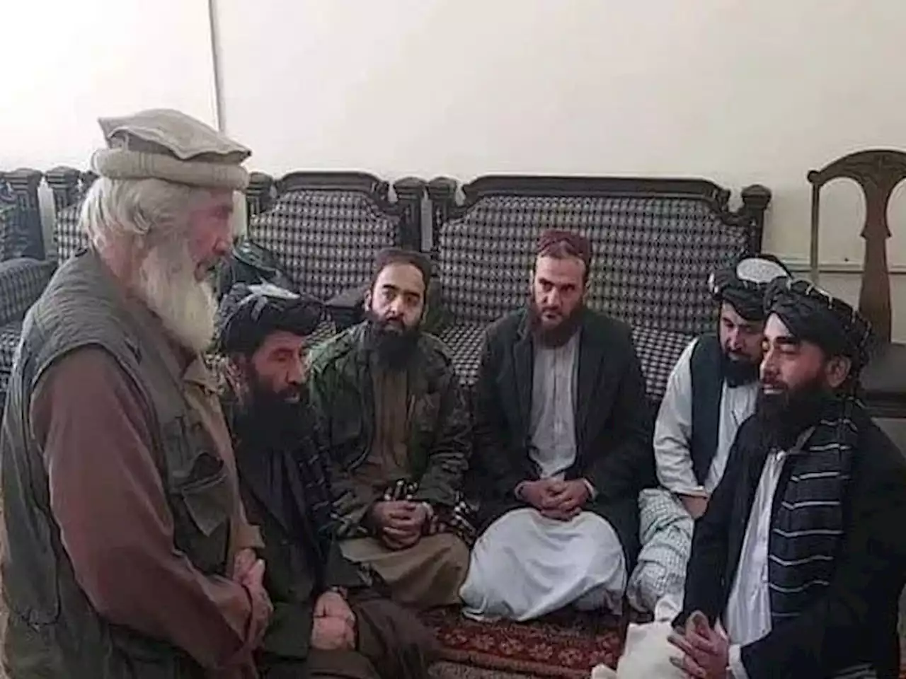 افغانستان میں امریکی شہری نے ترجمان طالبان کے ہاتھوں اسلام قبول کرلیا - ایکسپریس اردو