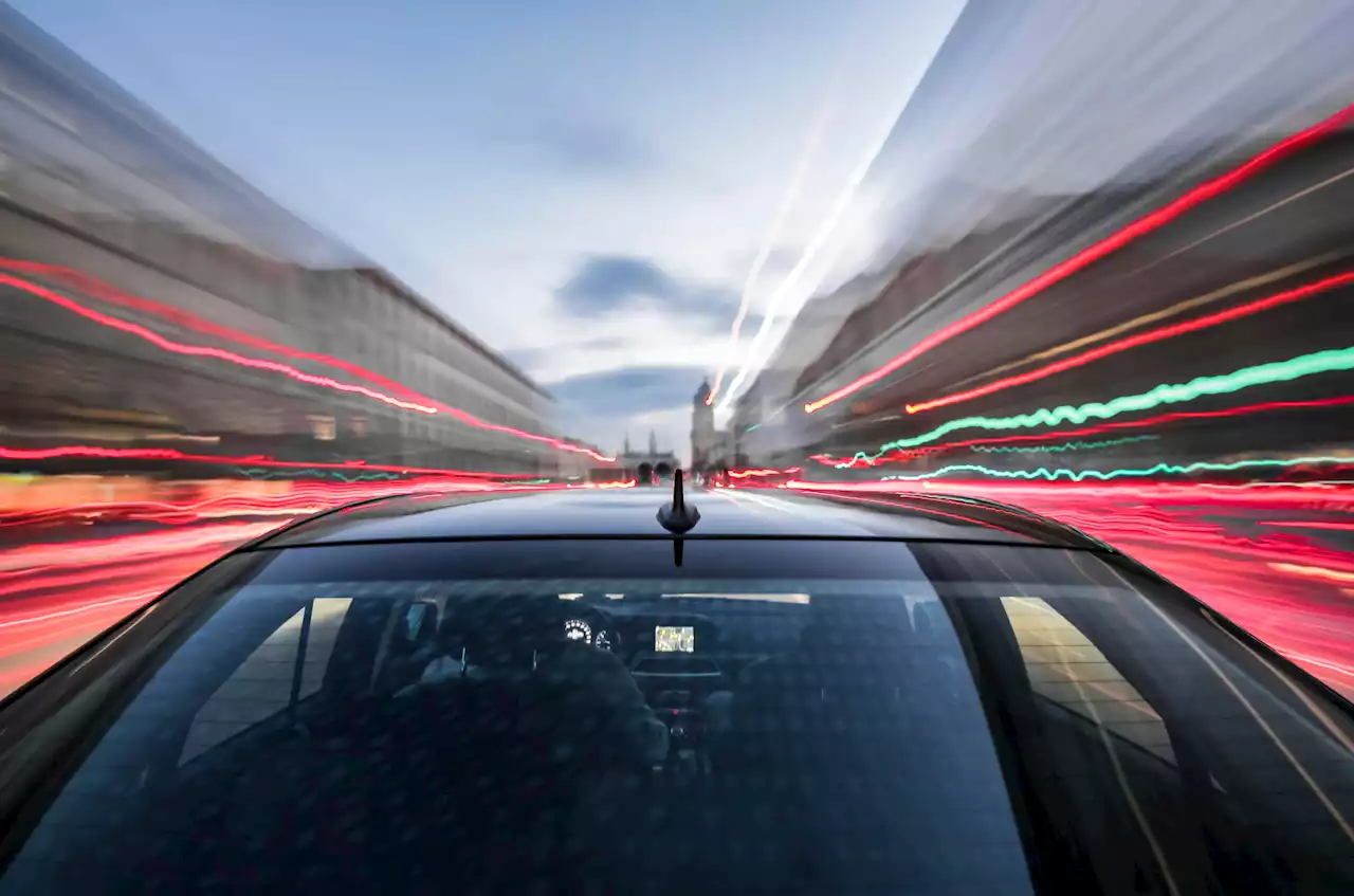 That Viral Video Of A Tycoon Driving At Speeds Over 250 Miles Per Hour On Public Roadways Is Quite Hair Raising, Even For AI Self-Driving Cars