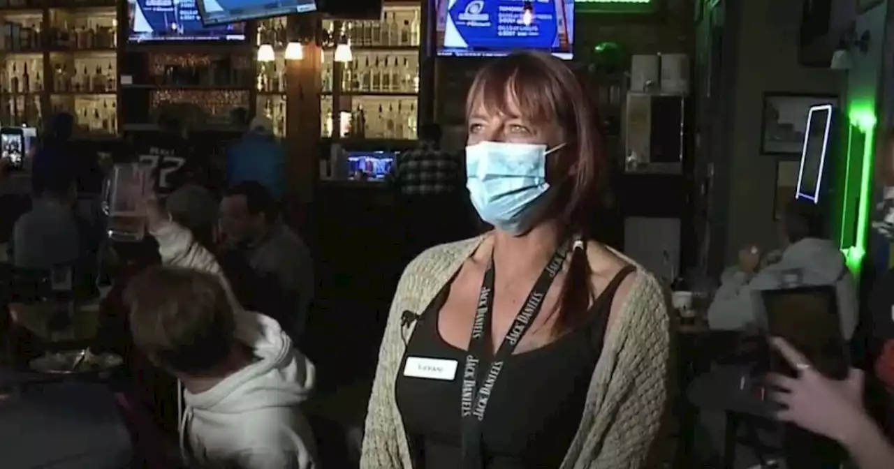 'We would rather play it safe': Some local businesses keep mask requirements as COVID-19 cases surge