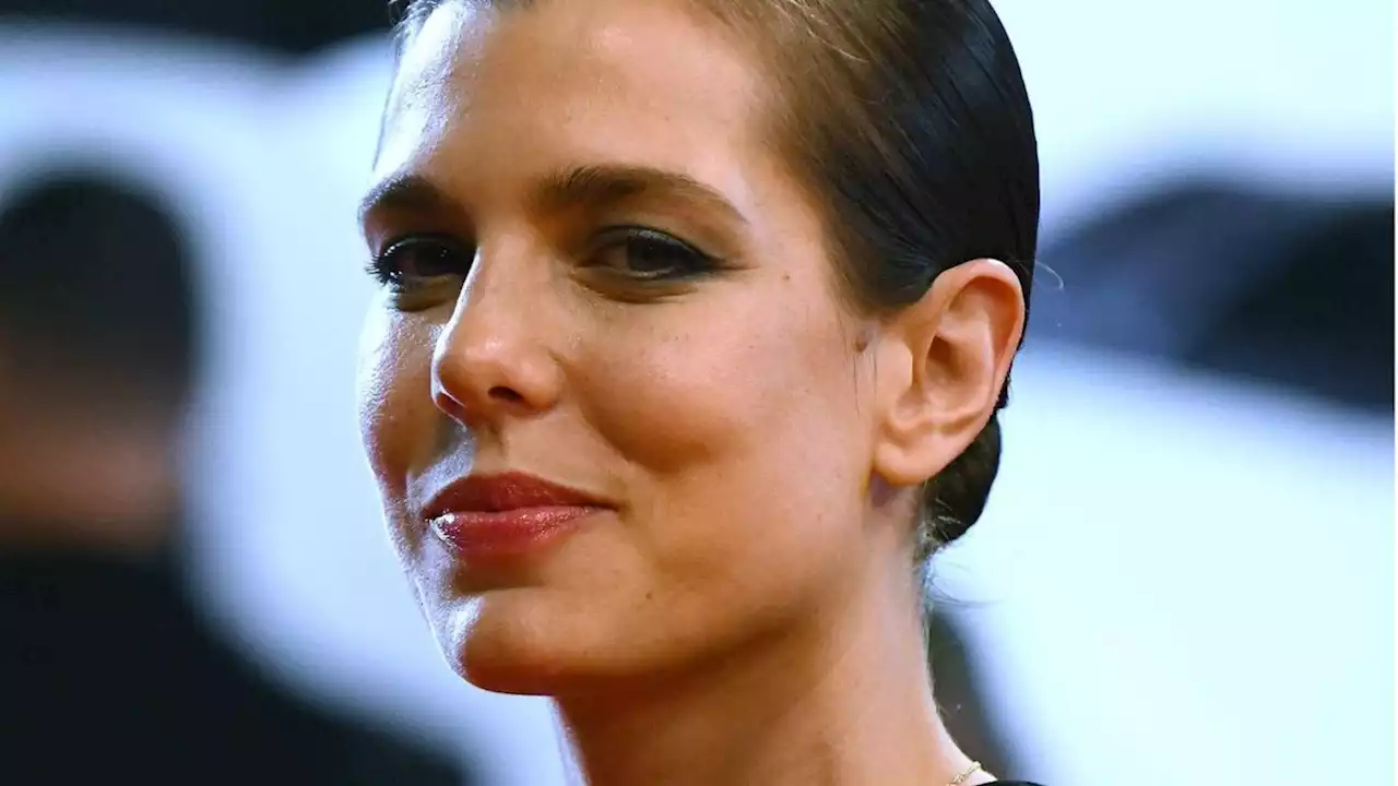 Charlotte Casiraghi präsentiert Kunst zur Chanel Haute-Couture-Schau