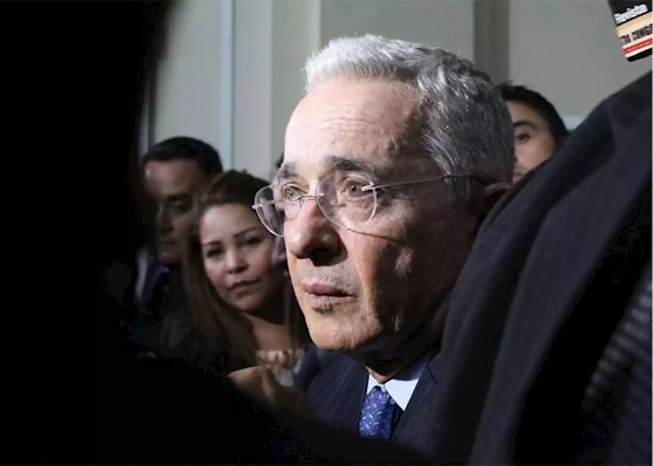 ¿Qué va a hacer Álvaro Uribe ante su caída en picada?