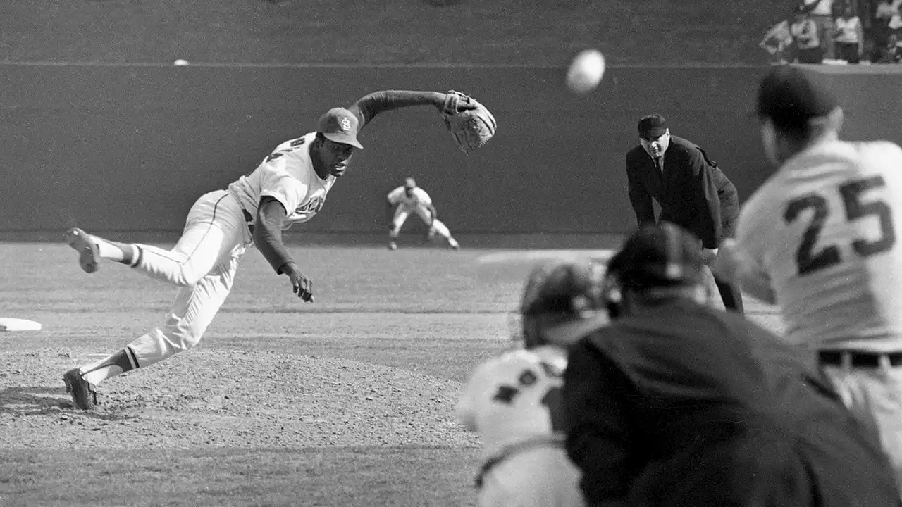 Bob Gibson Keeps His Distance