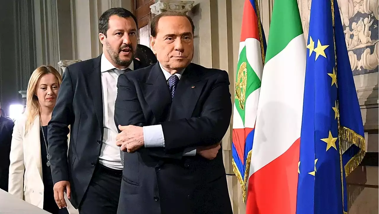 Centrodestra: dopo il ritiro di Berlusconi dalla corsa per il Colle, Salvini e Meloni divisi su Draghi