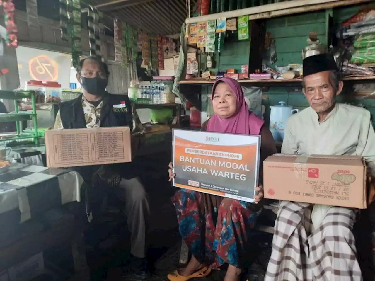 Bantuan Modal Usaha BMH Jadikan Ibu Warsipah Kian Sumringah |Republika Online