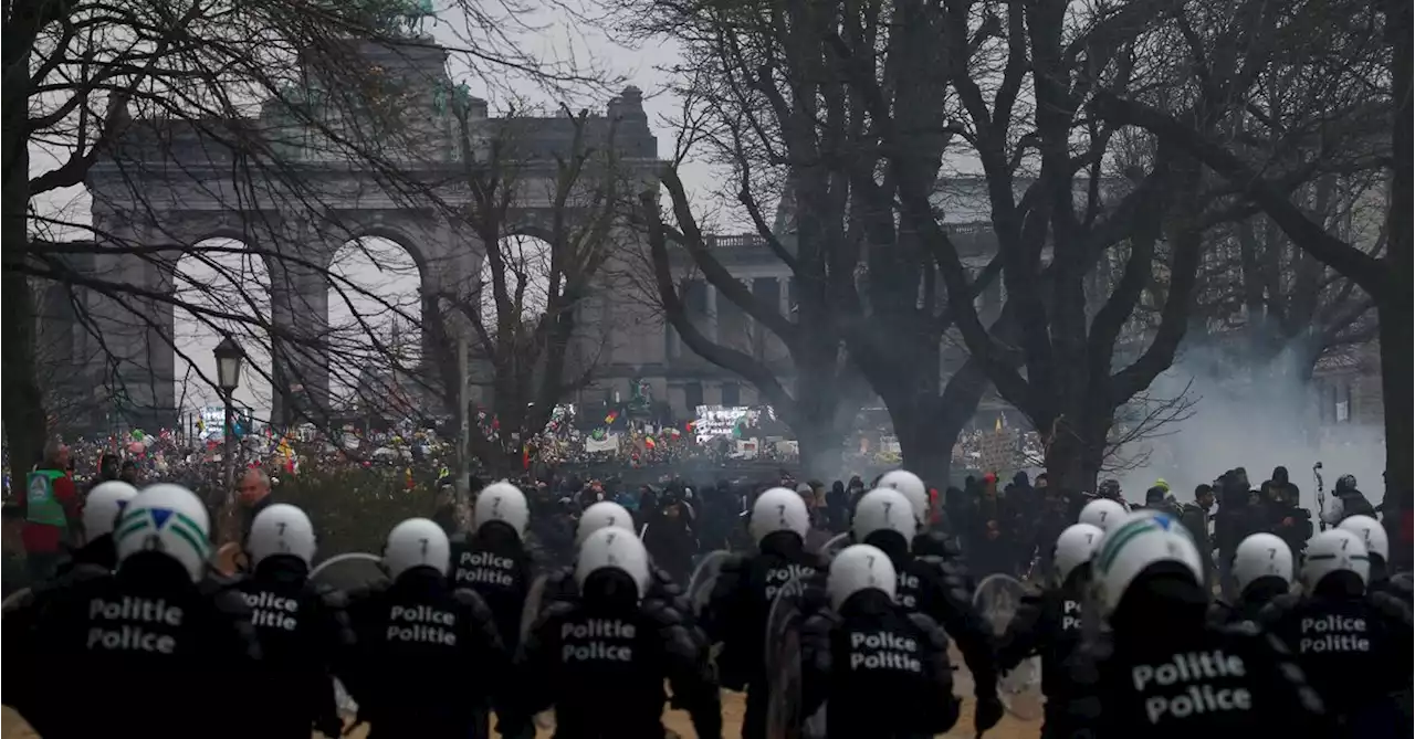 Brussels police fire water cannon, tear gas during COVID curbs protest