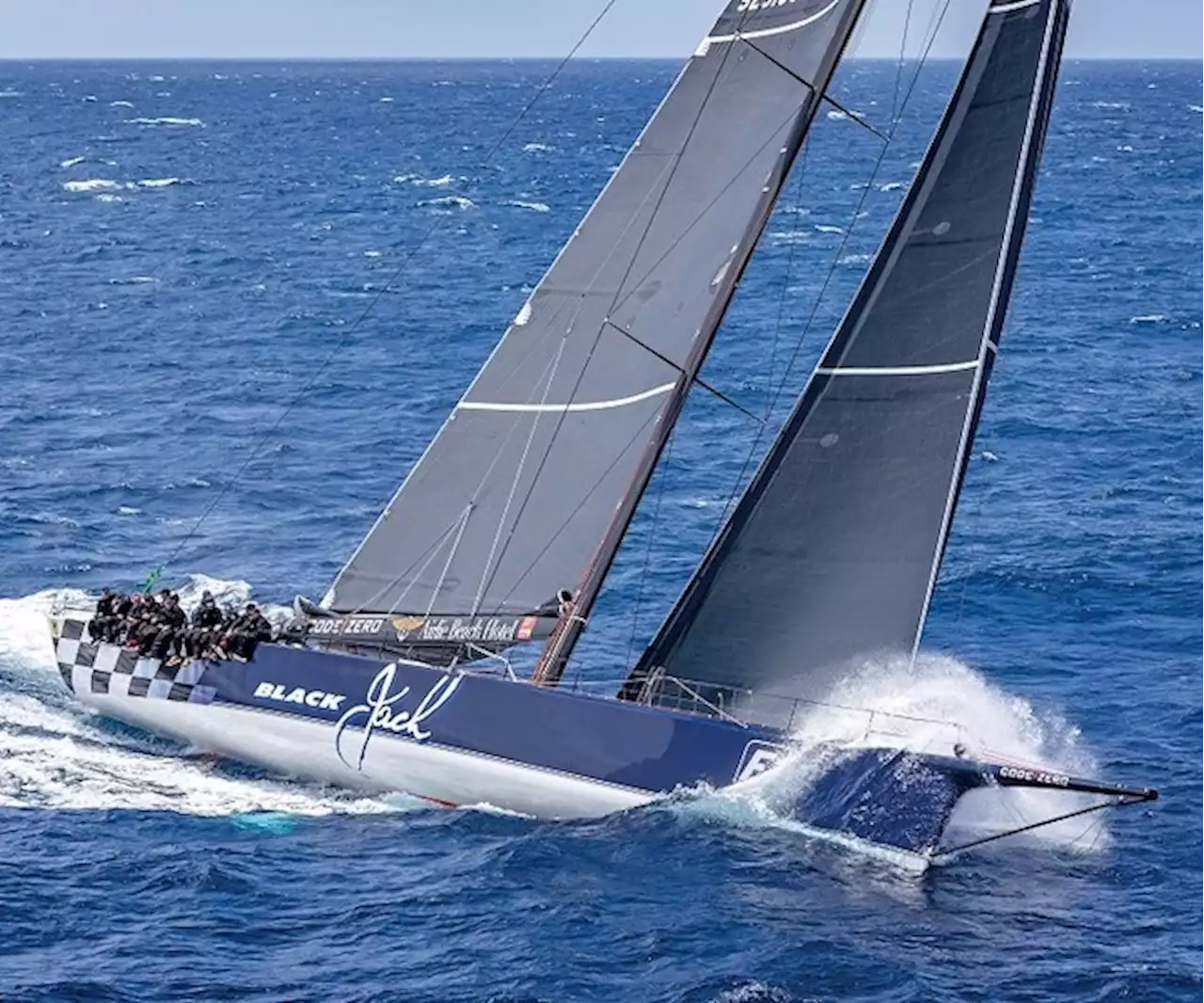 Rolex Sydney Hobart: Super Maxis Survive in Tough Conditions