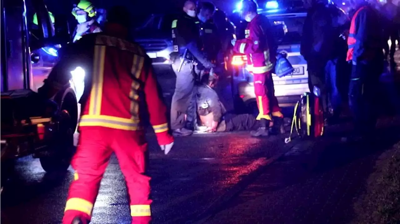 Polizei überwältigt aggressiven Unfallfahrer