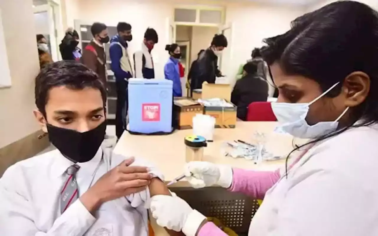 کورونا کے حملے بڑھنے لگے۔۔سکولوں کے حوالے سے اہم فیصلہ