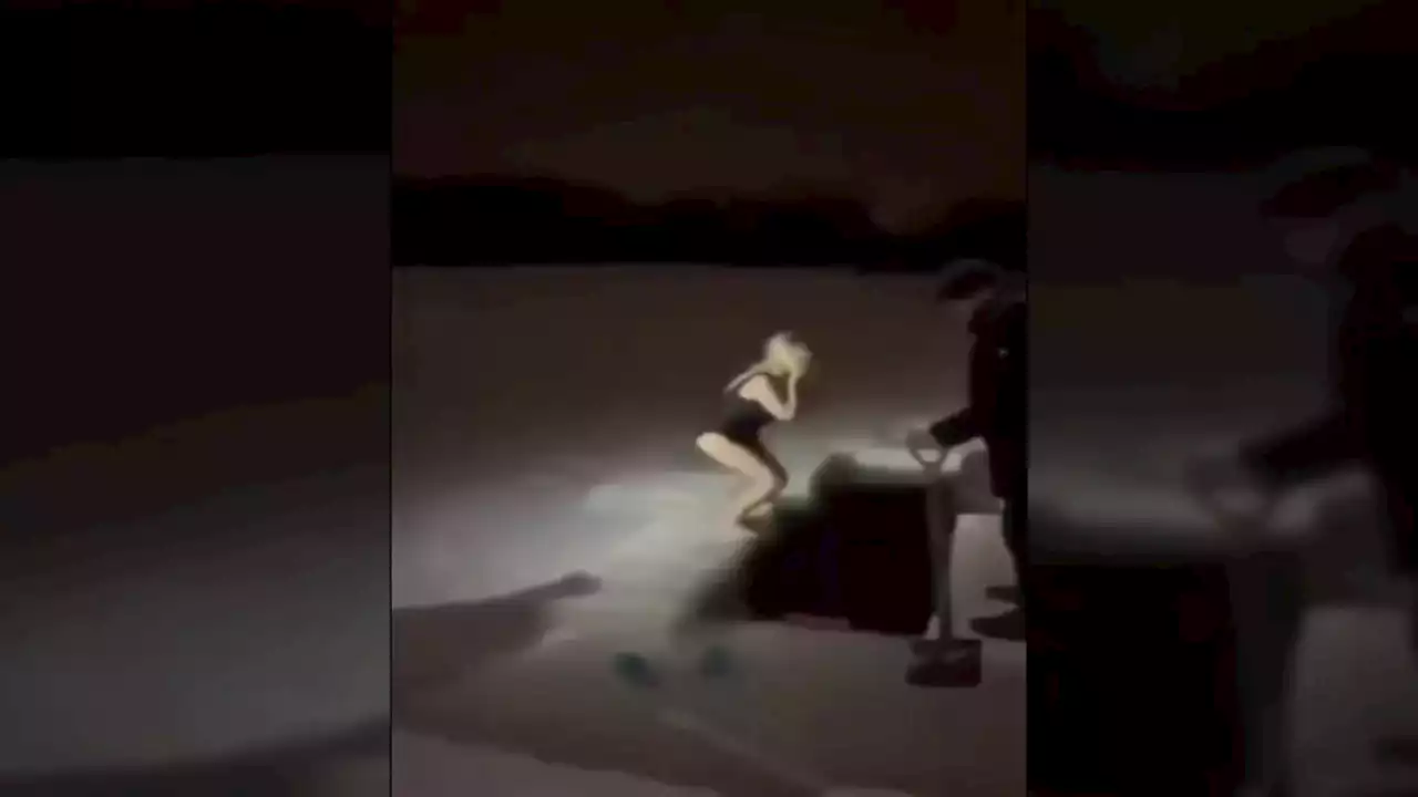 El angustioso momento en que una mujer se ahoga tras sumergirse en el hielo