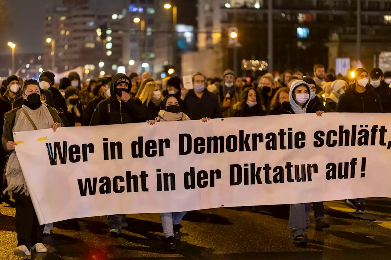 Stadtweite Corona-Proteste: Berliner Polizei zählt 7000 Demonstranten