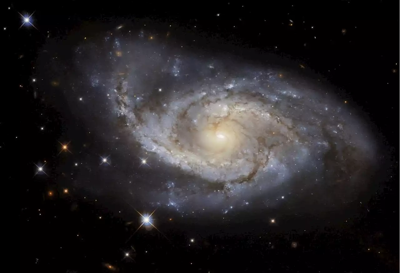 Hubble captures a beautiful galaxy with a nautical theme | Digital Trends