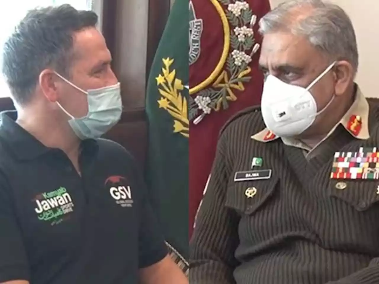 آرمی چیف سے برطانیہ کے لیجنڈ فٹبالر مائیکل اوون کی ملاقات - ایکسپریس اردو
