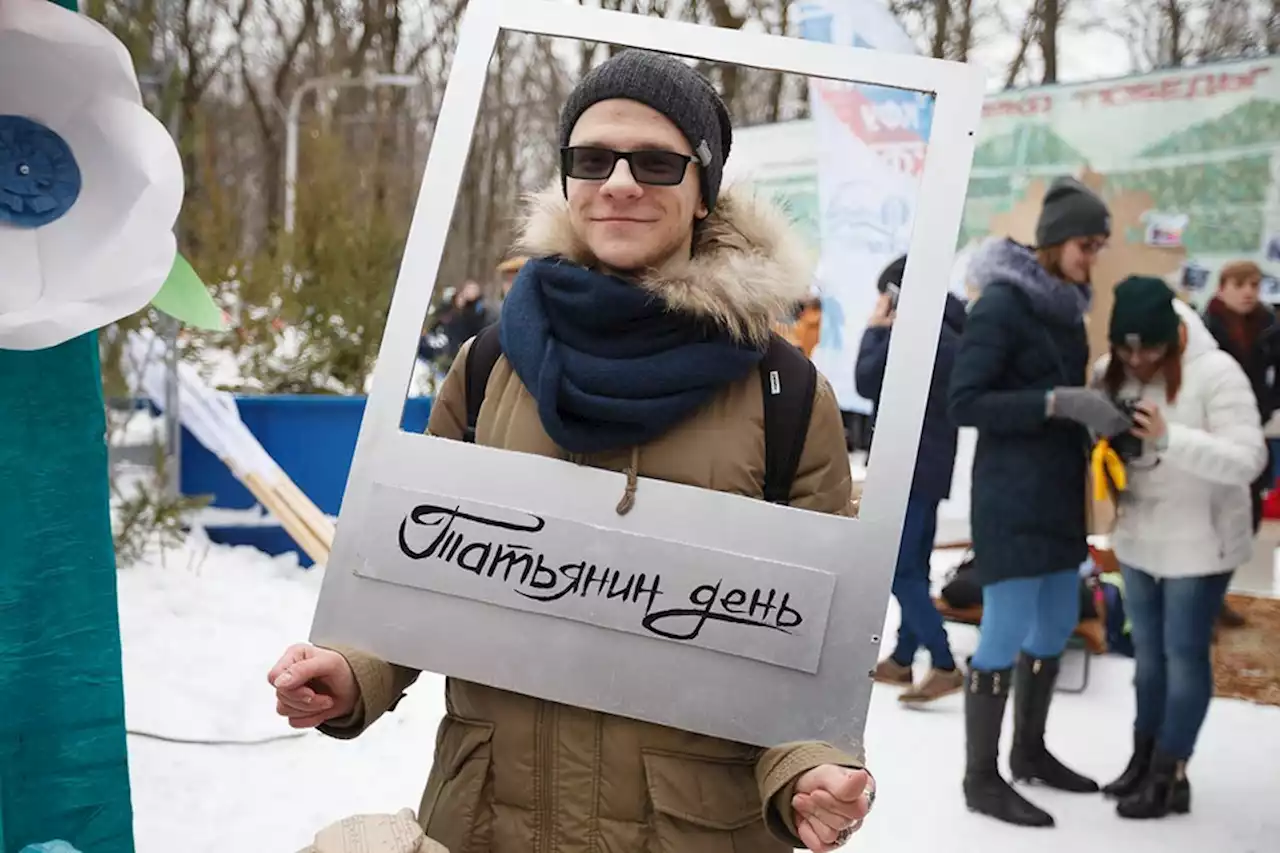 Медовуха, церковная служба и студенческие концерты. ВЦИОМ рассказал, с чем россияне ассоциируют 25 января