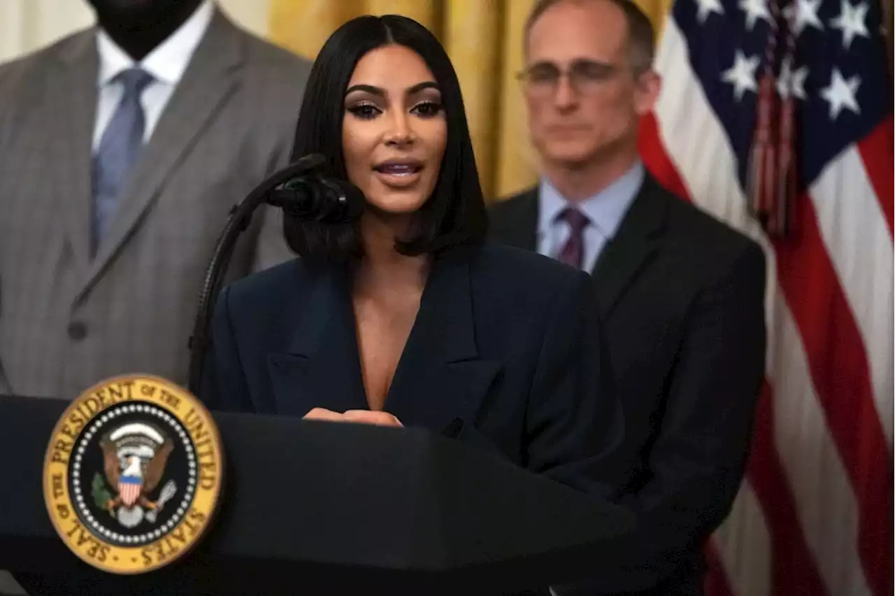 No more Trumps: Kim Kardashian has coffee with Hillary and Chelsea Clinton