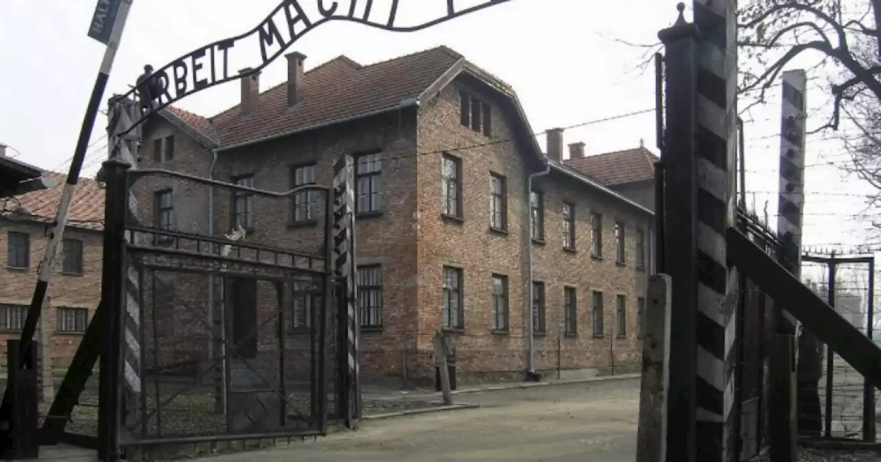 Turista fue detenida tras hacer el saludo nazi en el campo de concentración de Auschwitz