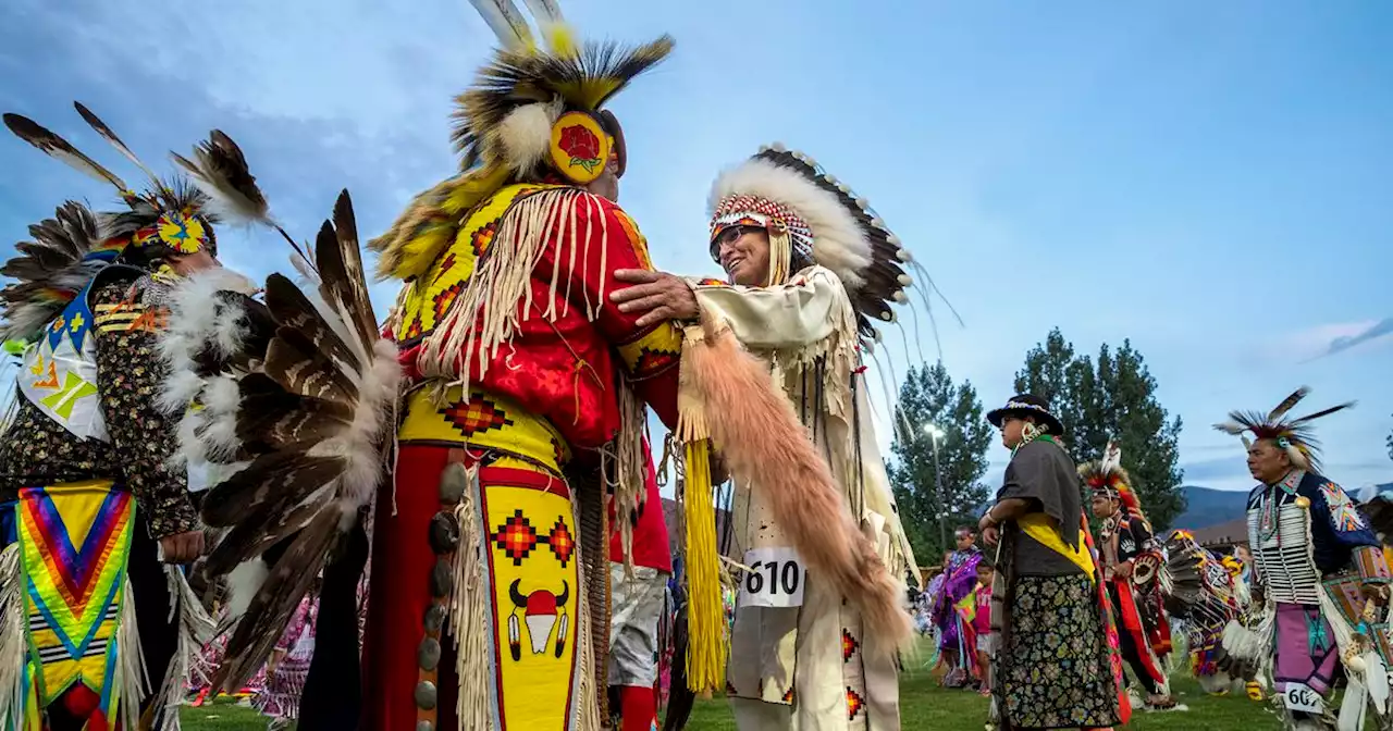 Bill to allow Indigenous students to wear tribal regalia at graduations advances