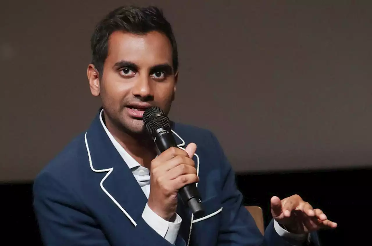 Aziz Ansari Says Aaron Rodgers & Nicki Minaj Are ‘Trapped in a Different Algorithm’ When It Comes to COVID Vaccine