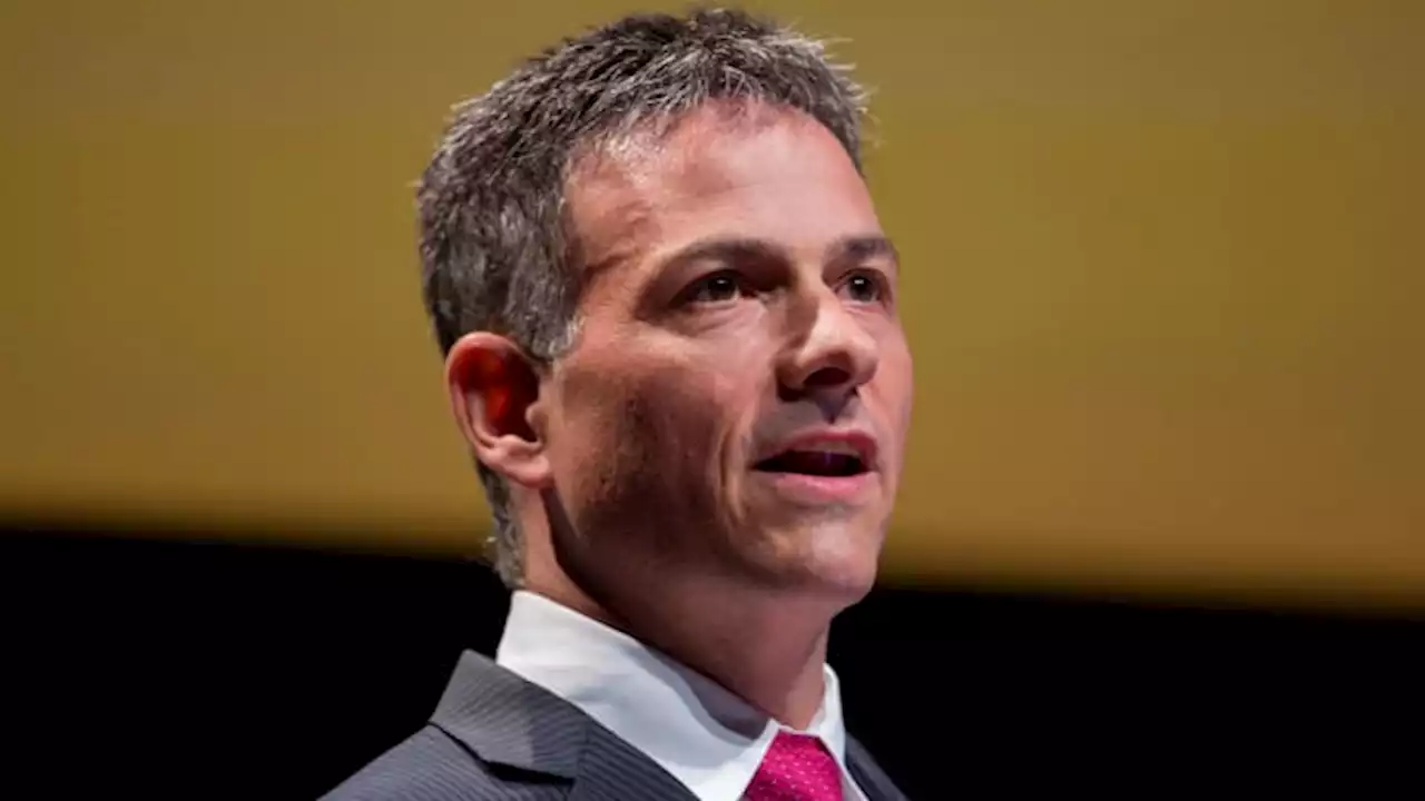 David Einhorn predicts inflation will cause a recession, adds new positions