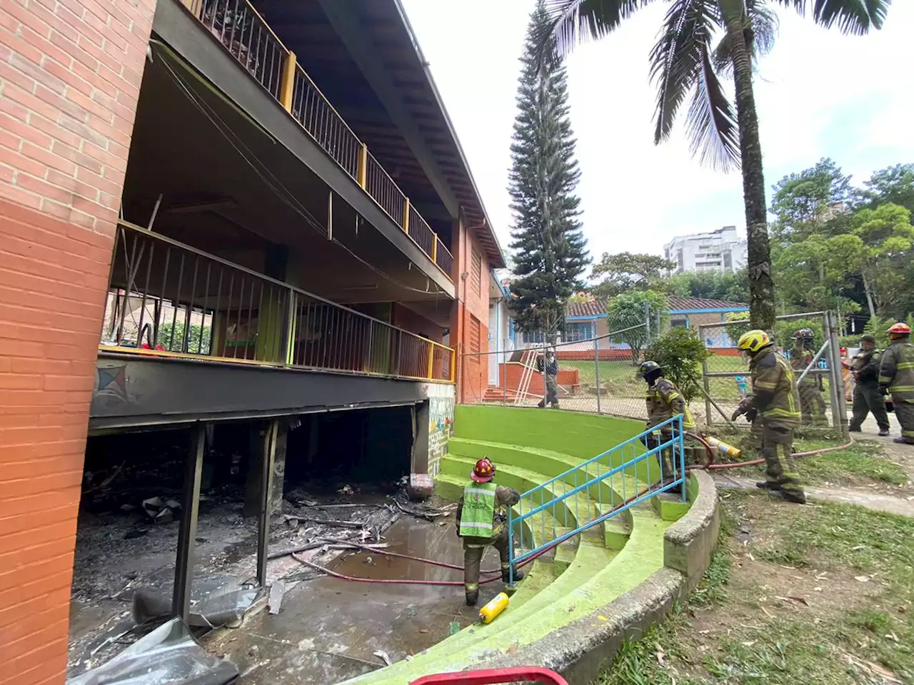 Destrucción total: Bomberos controlan incendio en Casa de María y el Niño de El Poblado