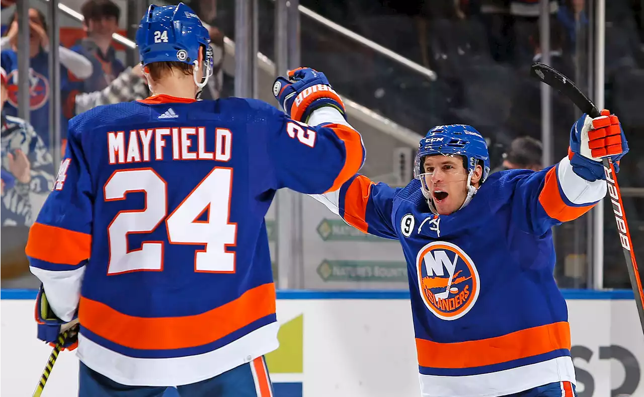 Zach Parise’s game-winning goal propels Islanders past Flyers