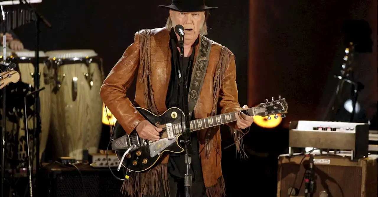 Neil Young to Spotify: Either remove my music or Joe Rogan podcast