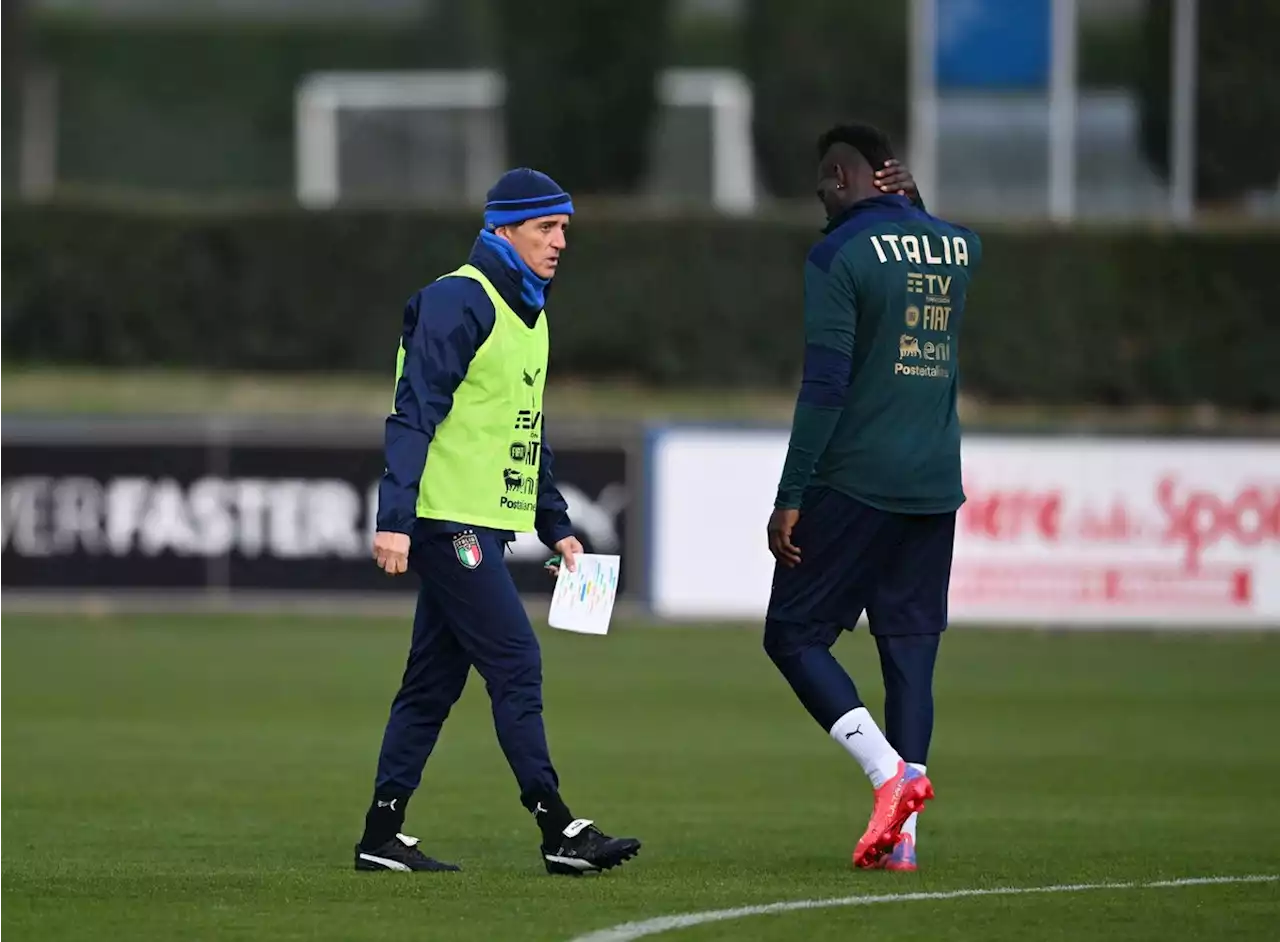 Italia: Biraghi ha la febbre e lascia il ritiro, primo allenamento con Balotelli e Joao Pedro