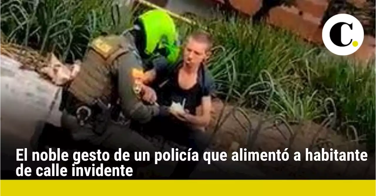 El noble gesto de un policía que alimentó a habitante de calle invidente