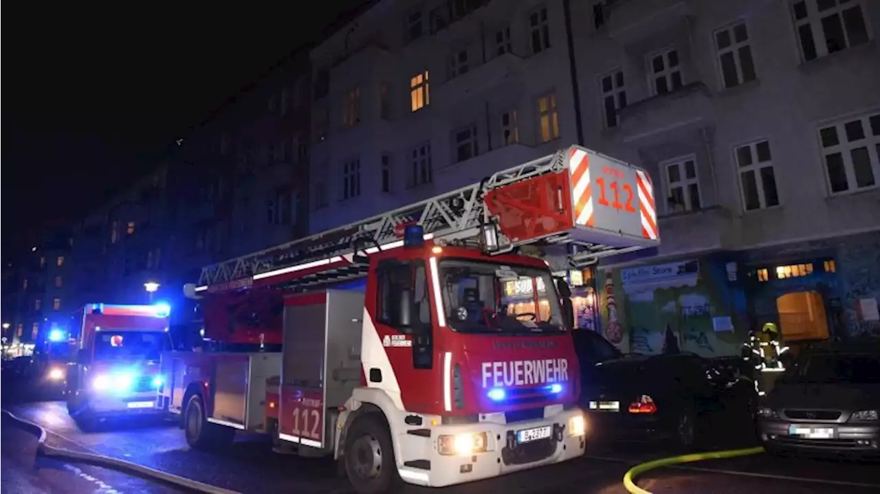 Revaler Straße in Friedrichshain: Drei Verletzte bei Wohnungsbrand