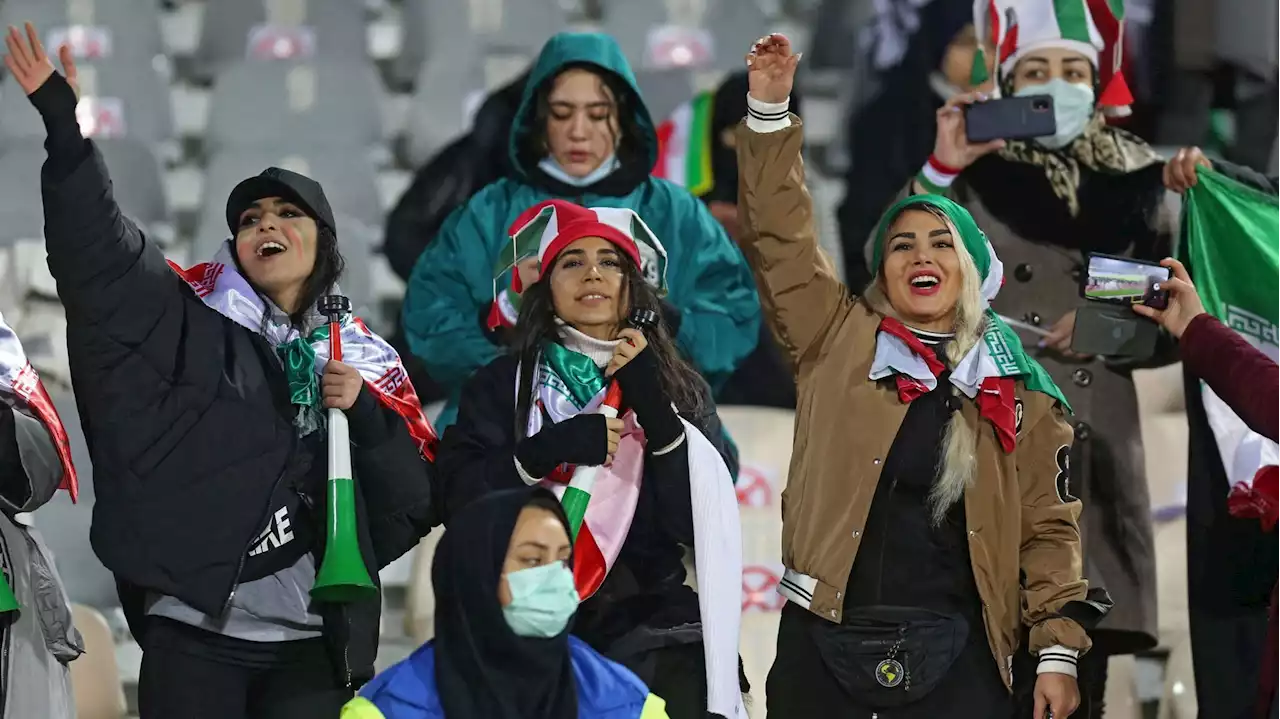 Iran : des femmes assistent à un match de foot pour la première fois depuis trois ans