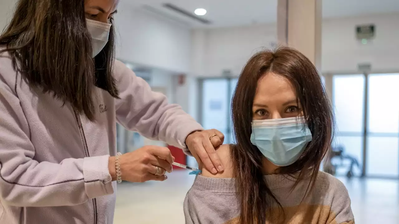 COVID | Las dosis de refuerzo funcionan, según los datos