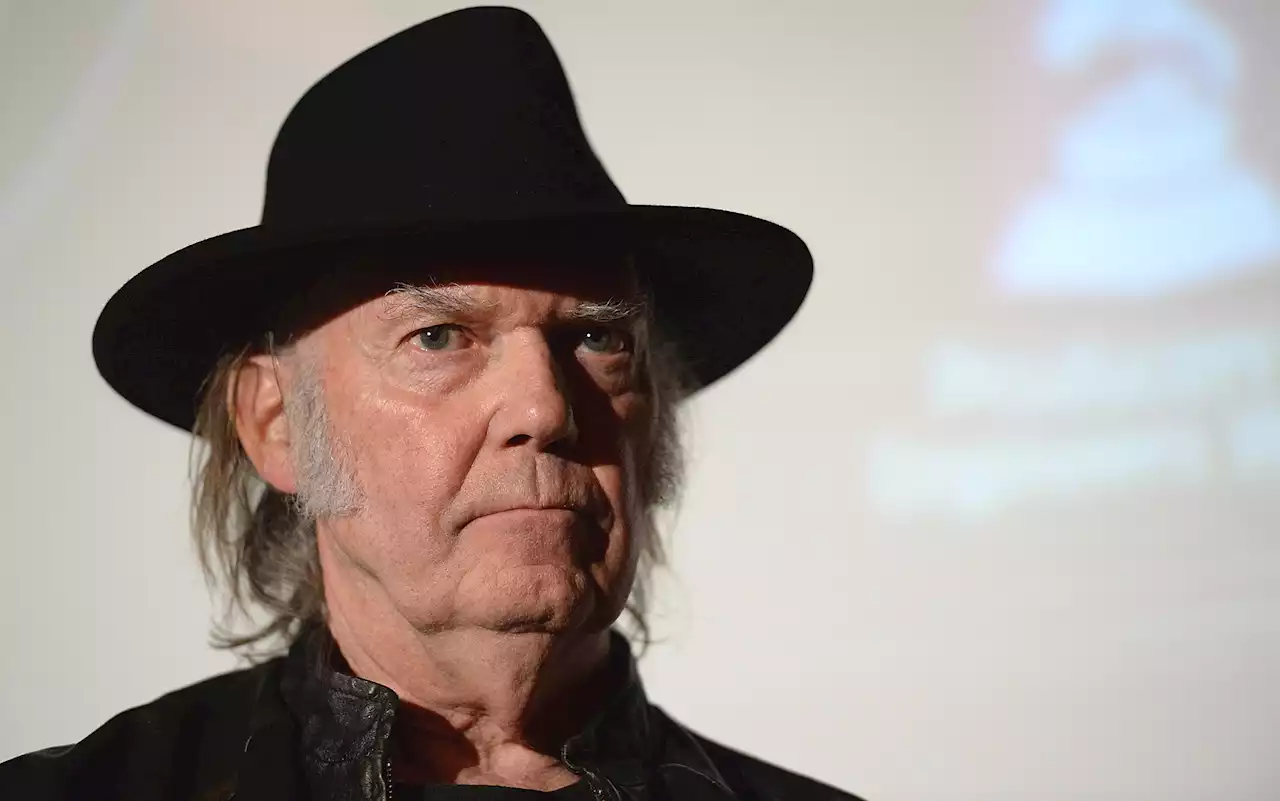 Neil Young toglie la sua musica da Spotify, gesto vs disinformazione