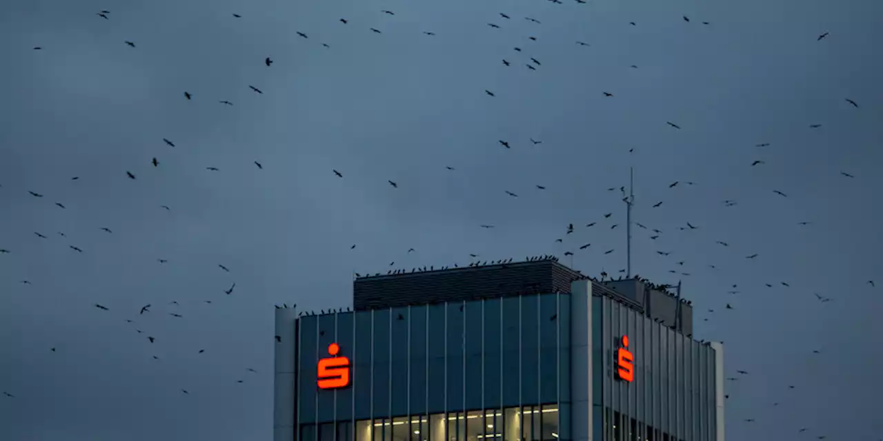 Bank beanstandet Verwendungszweck: Rüge wegen Antifaschismus