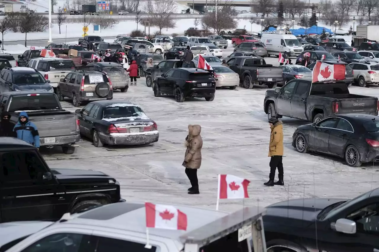 ‘Freedom Rally’ convoy of truckers protesting COVID-19 vaccine mandates rolls through Toronto Thursday