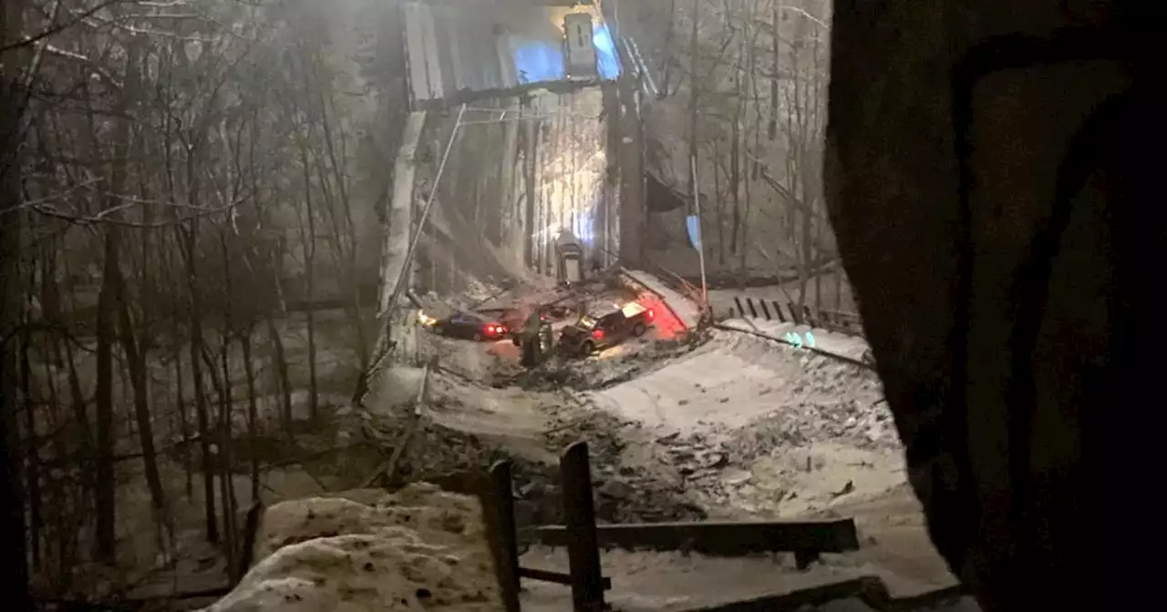 Pittsburgh bridge collapse injures 10 people