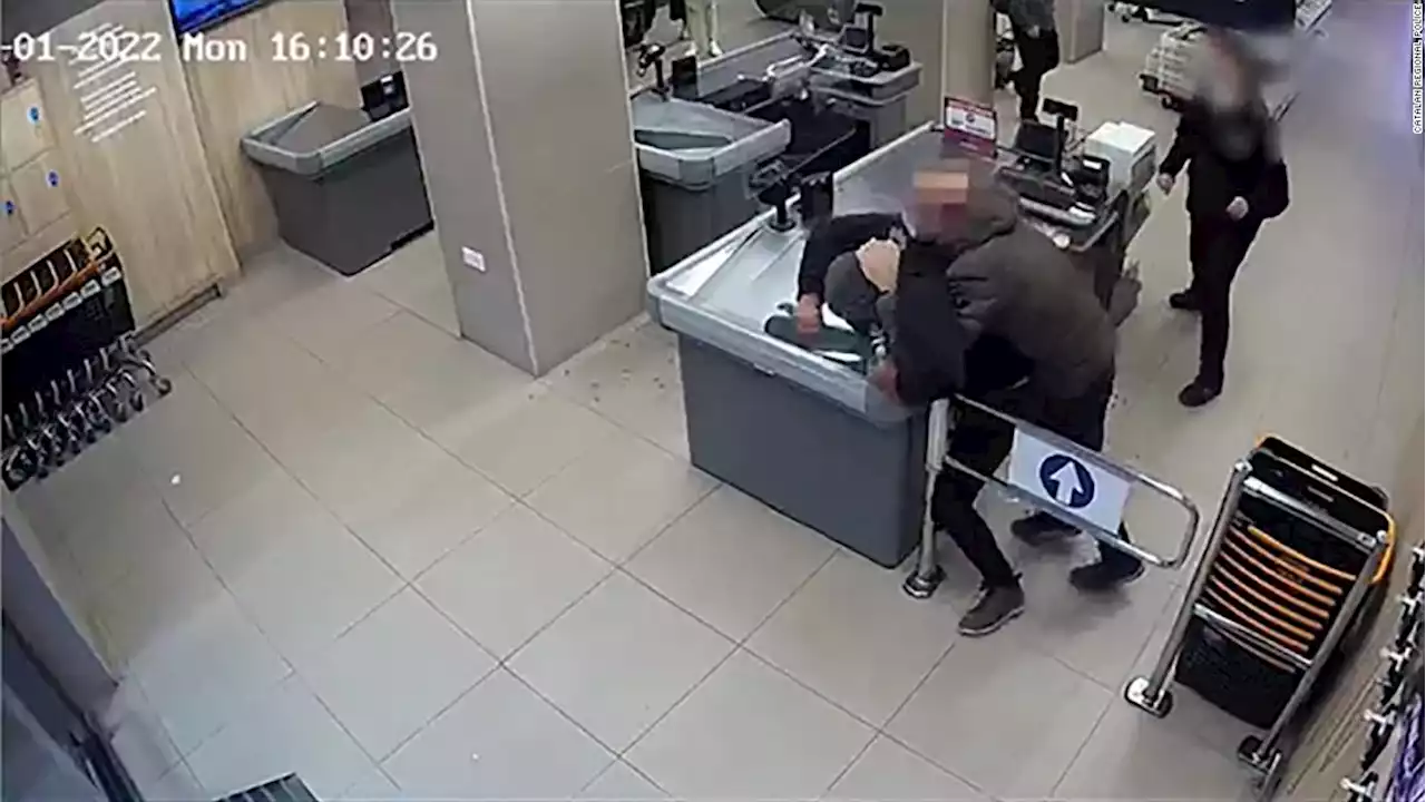 Dramatic video shows off-duty police officer stopping armed robbery in Spain