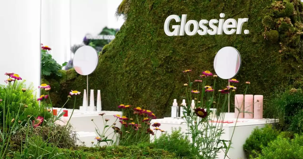 Must Read: Why Glossier Is Struggling Right Now, the Significance of Amy Schneider's Pearl Necklace on 'Jeopardy!'