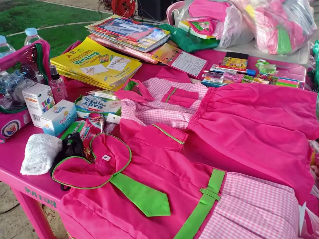 7,000 Pasay day care students receive learning kits