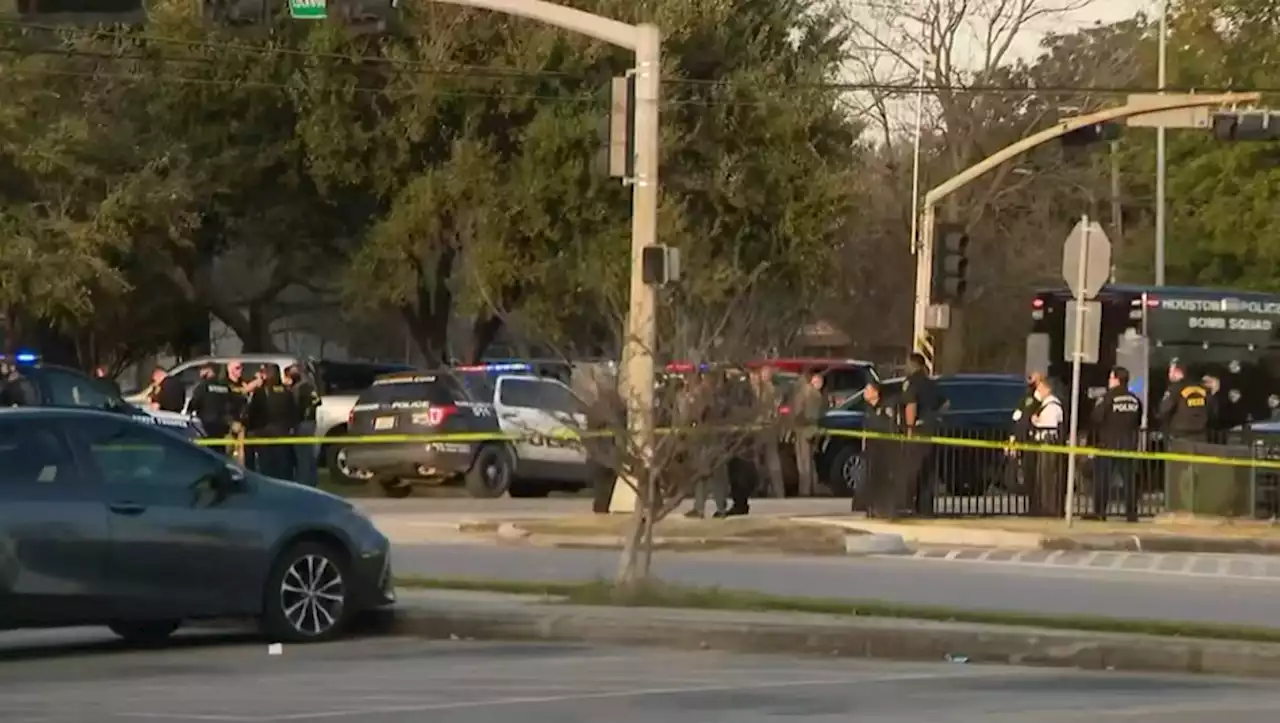 3 Houston Officers Shot in 'Chaotic' Chase; Shooter on the Run