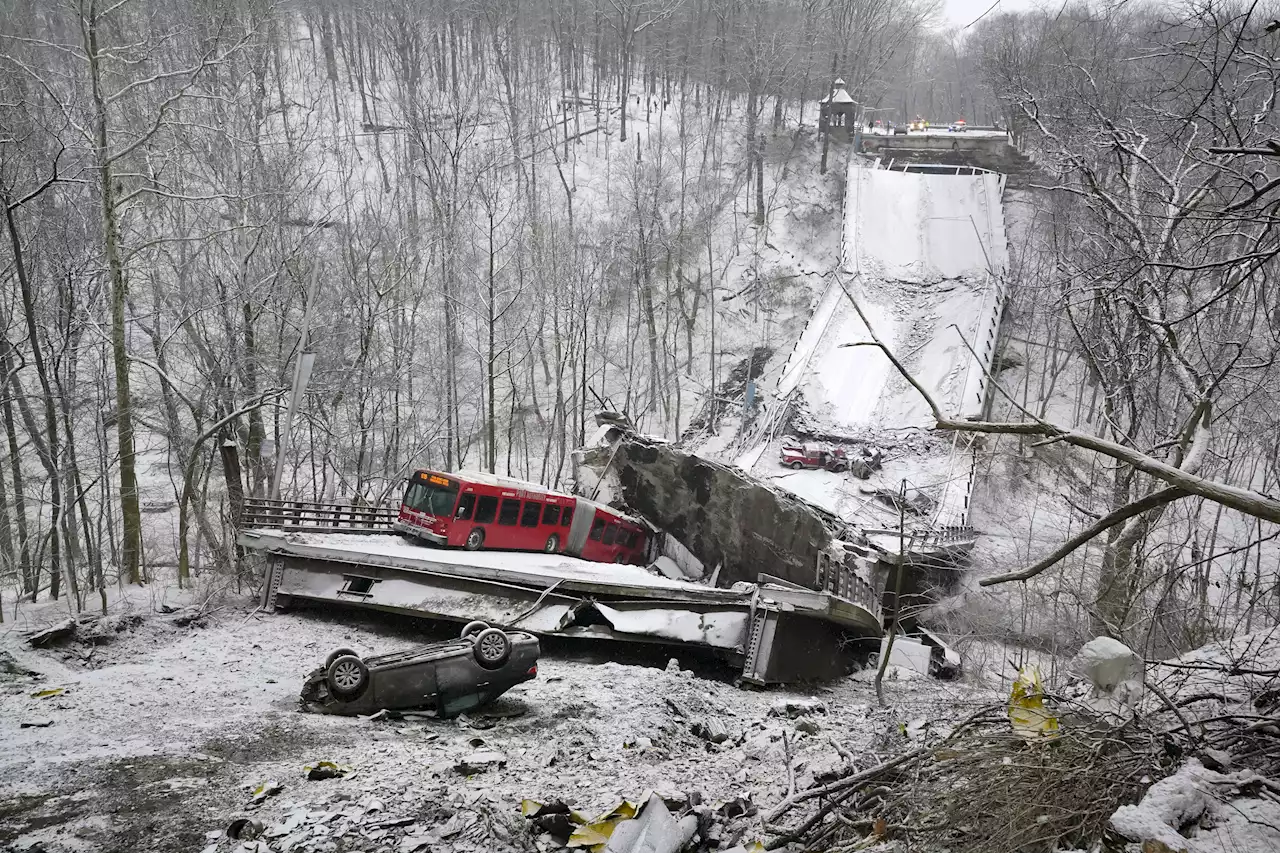 People rescued from bus by human chain after Pittsburgh bridge collapses