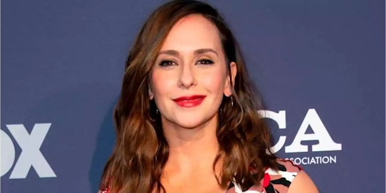 '9-1-1' Star Jennifer Love Hewitt Reveals Maddie's Future in Season 5 on Instagram