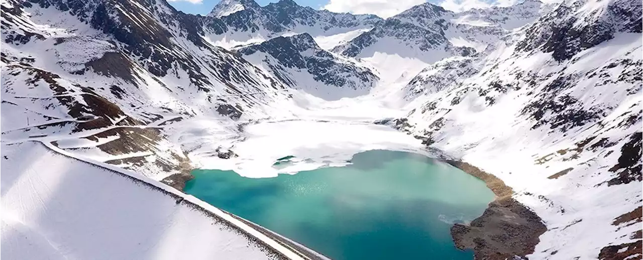 Glacier Lakes Make Permanent Ice Disappear Over Twice as Fast, Study Reveals