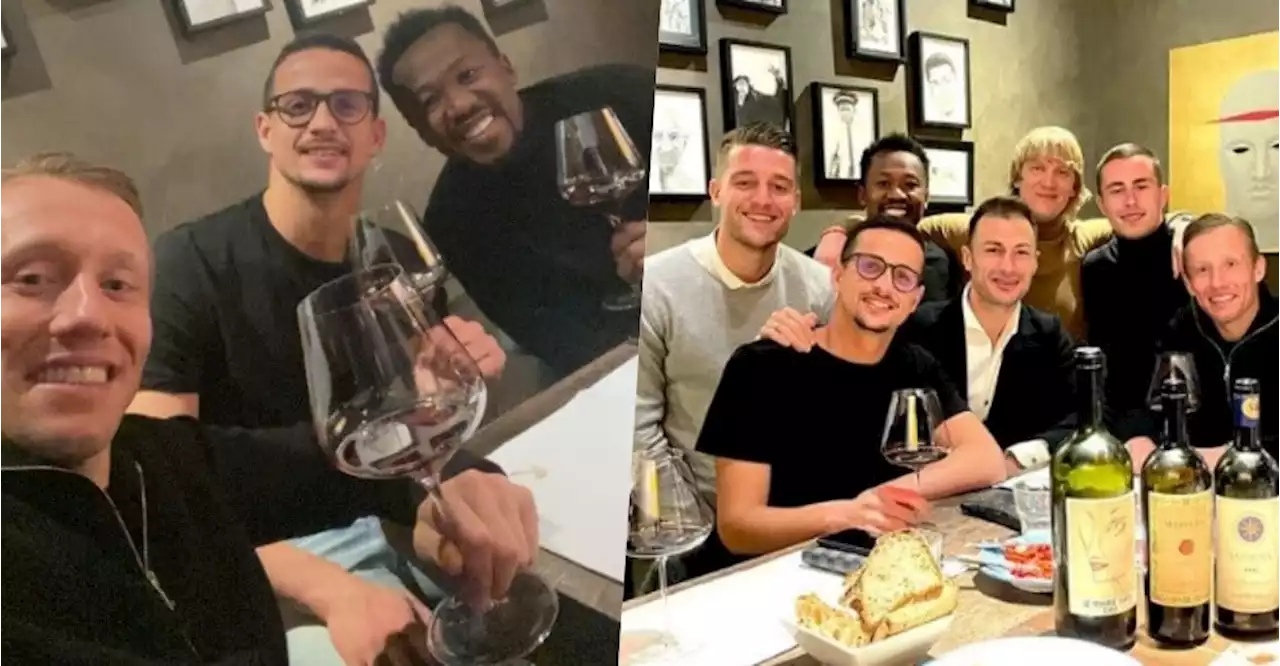 Lazio, Radu e la festa con i compagni: vino e sorrisi