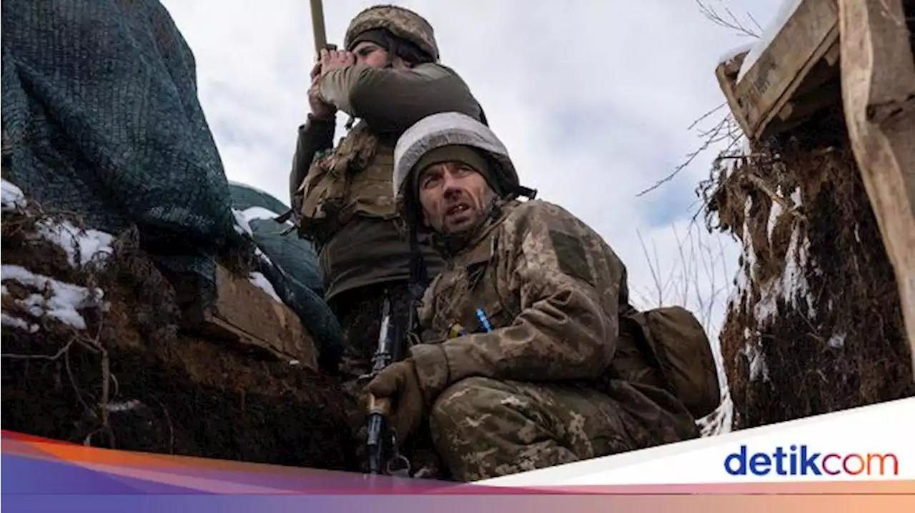 Invasi Rusia Mengancam, Video Warga Ukraina 'Siap Angkat Senjata' Viral