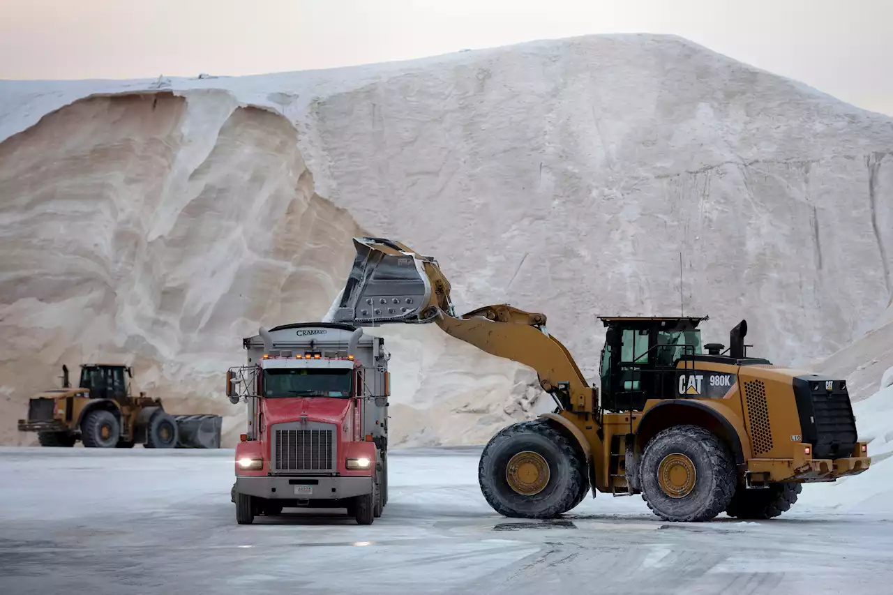 Fast and furious: Heavy snow, high winds threaten East Coast