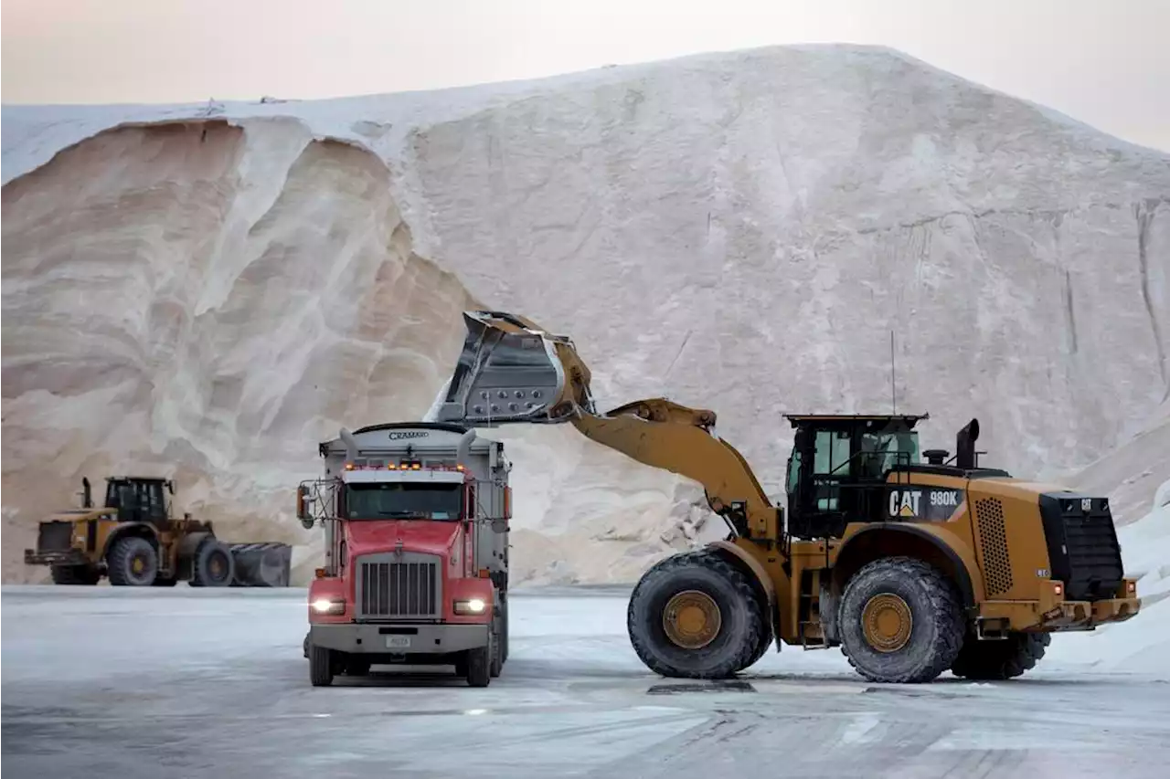 East Coast hunkers down in advance of blizzard