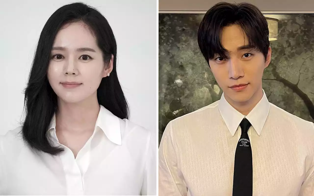 Han Ga In Keasyikan Nonton Penampilan Video Lawas Junho 2PM yang Lagi Viral