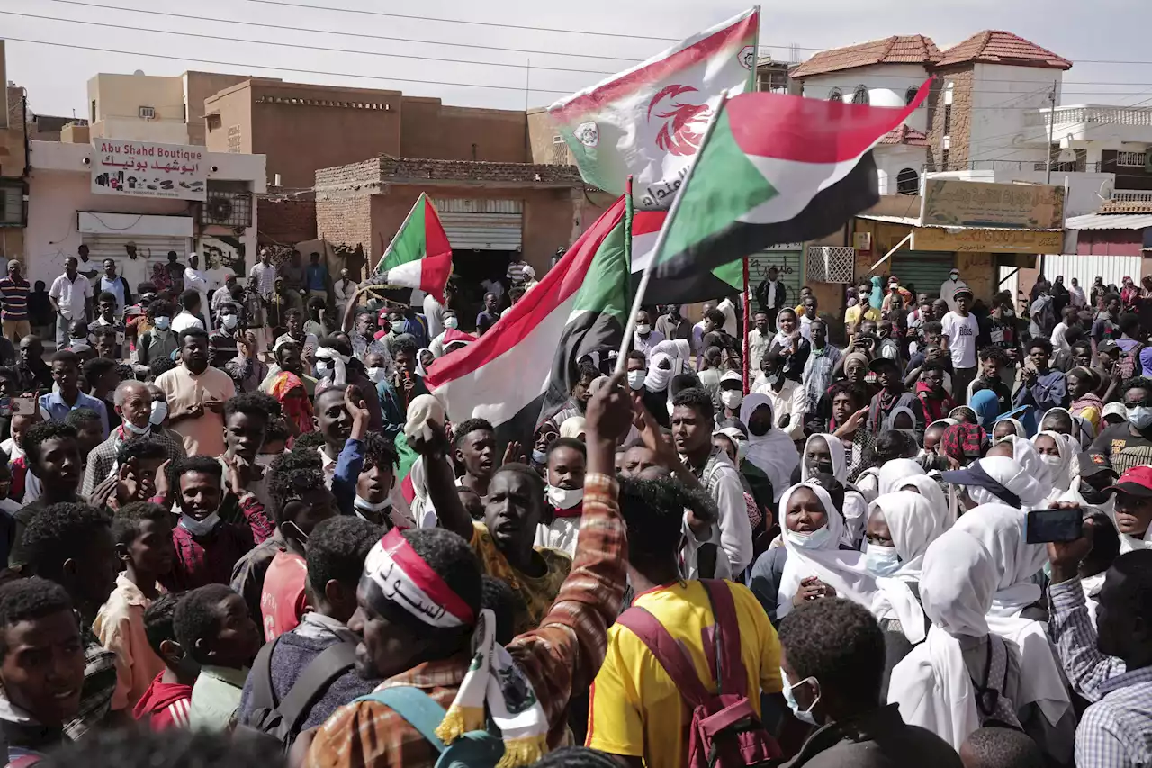 Sudan’s PM announces resignation amid political deadlock | AP News