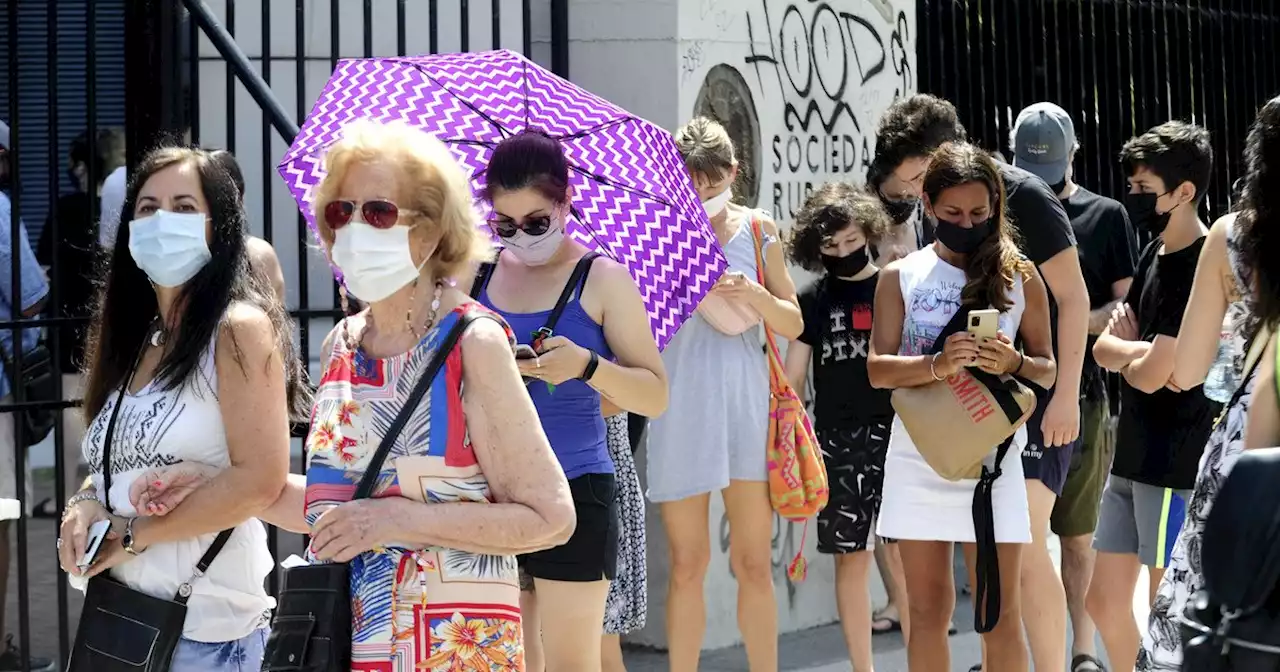 Tercera ola y refuerzo: qué pasa si me vacuno sin saber que tengo Covid