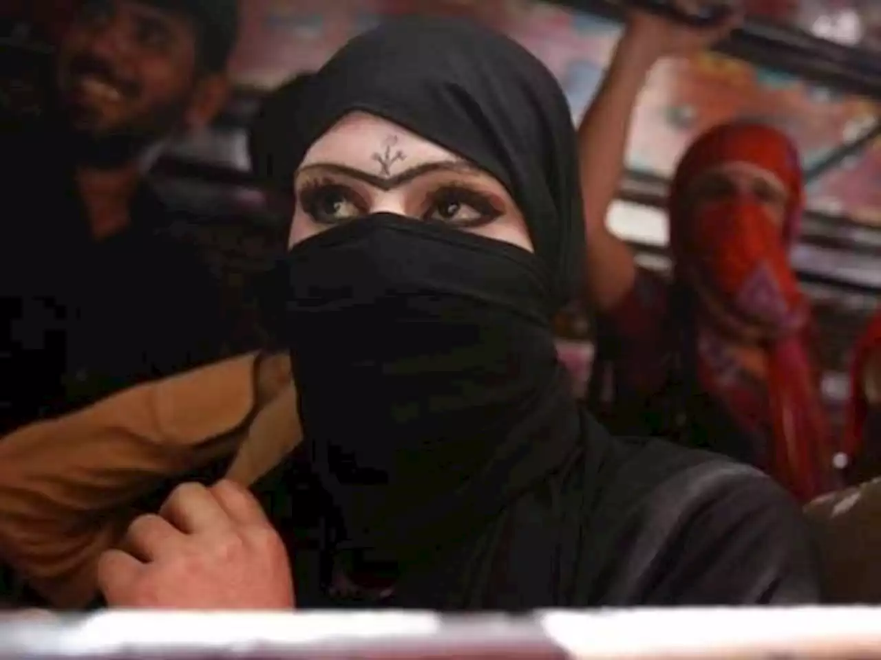 پنجاب :خواجہ سراؤں کی ماہانہ مالی امداد کا پروگرام شروع - ایکسپریس اردو